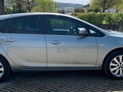 Gebraucht Opel Astra Edition 140 PS (102 kW) 2016 Silber Limousine