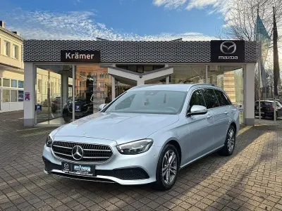 Gebraucht Mercedes E220 Avantgarde 200 PS (147 kW) 2023 Silber