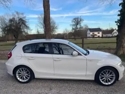 Gebraucht BMW 116 116 PS (85 kW) 2011 Weiß Kleinwagen
