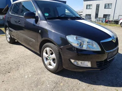 Używany Skoda Fabia Family 86 KM (63 kW) 2012 Czarny Sedan/Limuzyna
