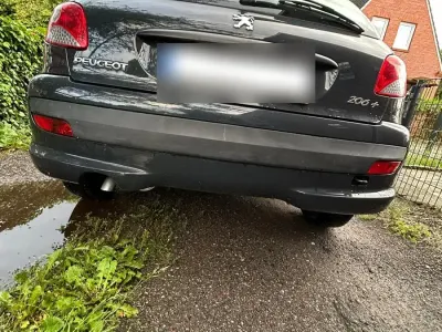 Gebraucht Peugeot 206+ 105 PS (77 kW) 2011 Schwarz Kleinwagen