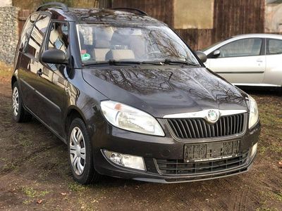 Braun Gebraucht 2010 Skoda Roomster Plus Edition Van / Kleinbus | 1.599 € (Etwas zu teuer)