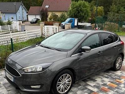Grau Gebraucht 2018 Ford Focus Cool & Connect Limousine | 7.495 € (Fairer Preis)