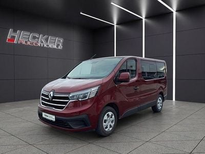 Karminrot Gebraucht 2023 Renault Trafic Life Van / Kleinbus | 31.990 € (Fairer Preis)