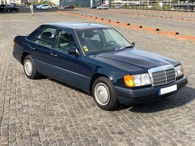 Gebraucht Mercedes E200 75 PS (55 kW) 1990 Blau Limousine