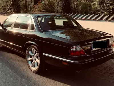 Second-hand Jaguar XJ Sovereign 284 CP (208 kW) 1999 Negru Berlinǎ