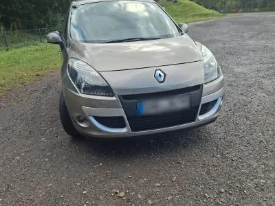 Gebraucht Renault Scénic III 131 PS (96 kW) 2010 Gold Van / Kleinbus