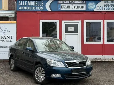 Gebraucht Skoda Octavia Elegance 105 PS (77 kW) 2012 Blau Limousine