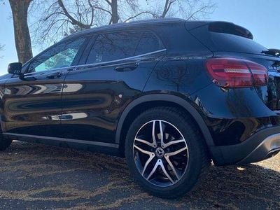 Gebraucht Mercedes GLA250 211 PS (155 kW) 2019 Schwarz SUV