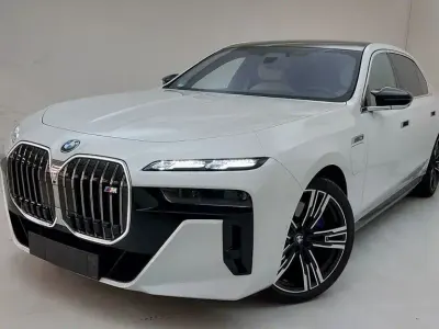 Gebraucht BMW M760e M Sport 571 PS (419 kW) 2023 Weiß Limousine