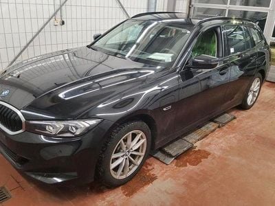 Gebraucht BMW 330e Sport Line 292 PS (214 kW) 2022 Schwarz Kombi
