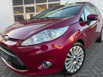 Usata Ford Fiesta Titanium 82 CV (60 kW) 2009 Viola Berlina