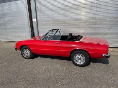 Gebraucht Alfa Romeo Spider 109 PS (80 kW) 1975 Rot Cabrio