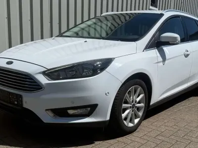 Gebraucht Ford Focus Titanium 125 PS (91 kW) 2017 Frostweiß Kombi