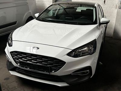 Weiß Gebraucht 2019 Ford Focus Active Limousine | 17.000 € (Etwas zu teuer)