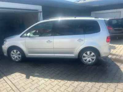 Gebraucht VW Touran Comfortline 105 PS (77 kW) 2013 Silber Van / Kleinbus