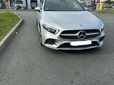 Gebraucht Mercedes A200 AMG line 163 PS (119 kW) 2019 Silber Limousine