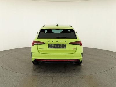 Neu Skoda Octavia RS 265 PS (194 kW) 2026 Mamba grün Kombi