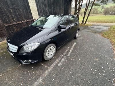Gebraucht Mercedes B180 122 PS (89 kW) 2013 Schwarz Van / Kleinbus