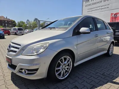 Gebraucht Mercedes B200 136 PS (100 kW) 2010 Silber Van / Kleinbus