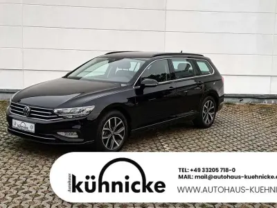 Gebraucht VW Passat 150 PS (110 kW) 2023 Deep black perleffekt Kombi