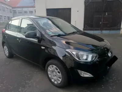 Gebraucht Hyundai i20 Classic 86 PS (63 kW) 2013 Schwarz Kleinwagen