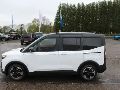 Gebraucht Ford Tourneo Courier Active 125 PS (91 kW) 2025 Weiß Van / Kleinbus