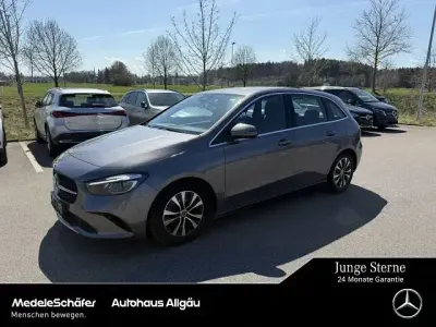 Używany Mercedes B200 Advanced 163 KM (119 kW) 2025 Szary Minivan