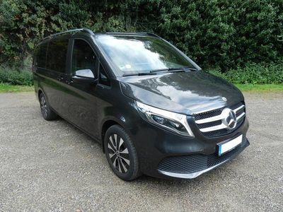 Grau Gebraucht 2021 Mercedes V300 Van / Kleinbus | 50.942 € (Fairer Preis)