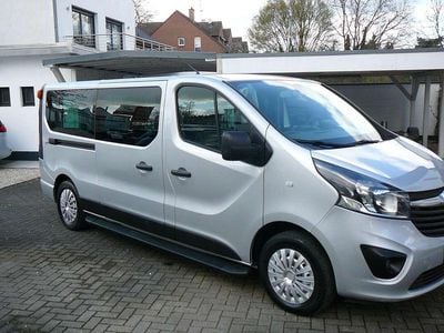 Gebraucht Opel Vivaro 125 PS (91 kW) 2016 Aluminium silber/grey(m2) Van / Kleinbus