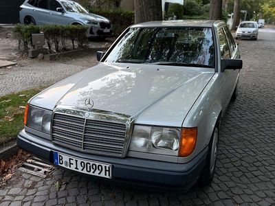 Gebraucht Mercedes 200 118 PS (86 kW) 1989 Grau Limousine