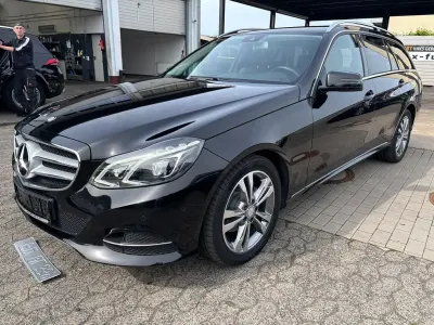 Gebraucht Mercedes E220 Avantgarde 170 PS (125 kW) 2015 Obsidianschwarz Kombi