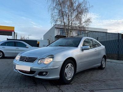 Gebraucht Mercedes C220 150 PS (110 kW) 2004 Silber Coupé