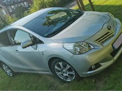 Gebraucht Toyota Verso Life 150 PS (110 kW) 2010 Silber Van / Kleinbus