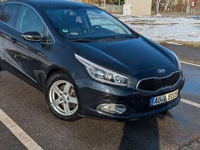 Gebraucht Kia Ceed 135 PS (99 kW) 2014 Schwarz Kleinwagen