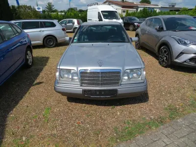 Gebraucht Mercedes 220 150 PS (110 kW) 1994 Silber Coupé