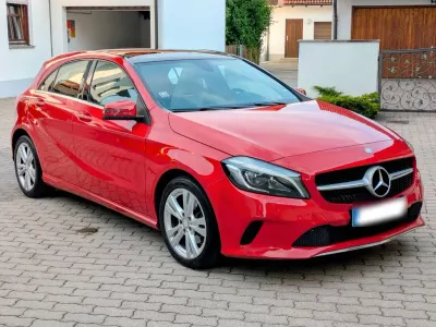 Gebraucht Mercedes A180 122 PS (89 kW) 2016 Rot Kleinwagen
