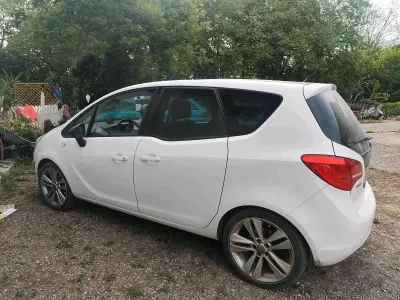 Gebraucht Opel Meriva 2011 Weiß Van / Kleinbus