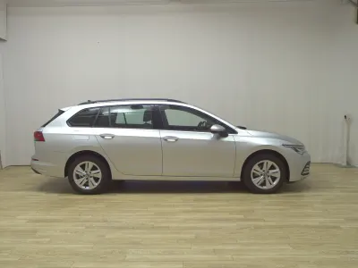 Second-hand VW Golf VIII Life 116 CP (85 kW) 2022 Argintiu Berlinǎ