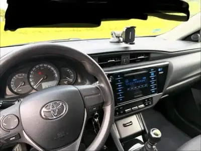 Gebraucht Toyota Auris 101 PS (74 kW) 2016 Silber Limousine