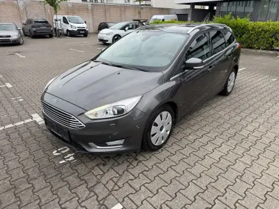 Gebraucht Ford Focus Titanium 125 PS (91 kW) 2018 Grau Limousine