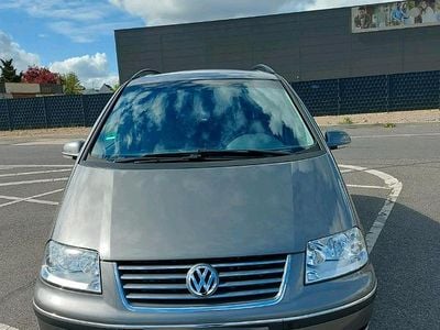 Second-hand VW Sharan 140 CP (102 kW) 2009 Gri Monovolum