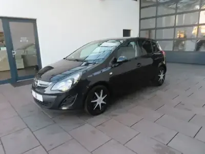 Używany Opel Corsa 101 KM (74 kW) 2014 Czarny Sedan/Limuzyna