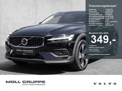Gebraucht Volvo V60 CC Plus 197 PS (144 kW) 2023 Onyx black / metallic Kombi