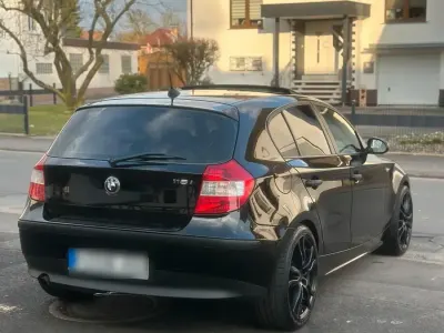 Gebraucht BMW 116 116 PS (85 kW) 2004 Schwarz Kleinwagen