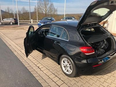Gebraucht Mercedes A200 163 PS (119 kW) 2018 Schwarz Limousine