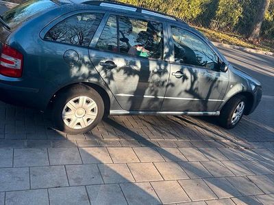 Grau Gebraucht 2006 Skoda Fabia Kombi | 3.900 €