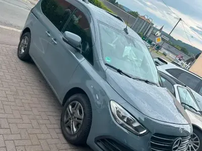 Gebraucht Mercedes 420 102 PS (75 kW) 2024 Grau Van / Kleinbus