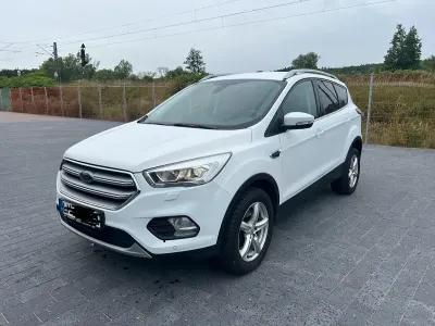 Gebraucht Ford Kuga 150 PS (110 kW) 2019 Weiß SUV