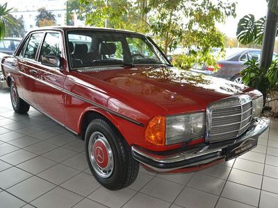 Gebraucht Mercedes E280 185 PS (136 kW) 1981 Rotschwarz Limousine